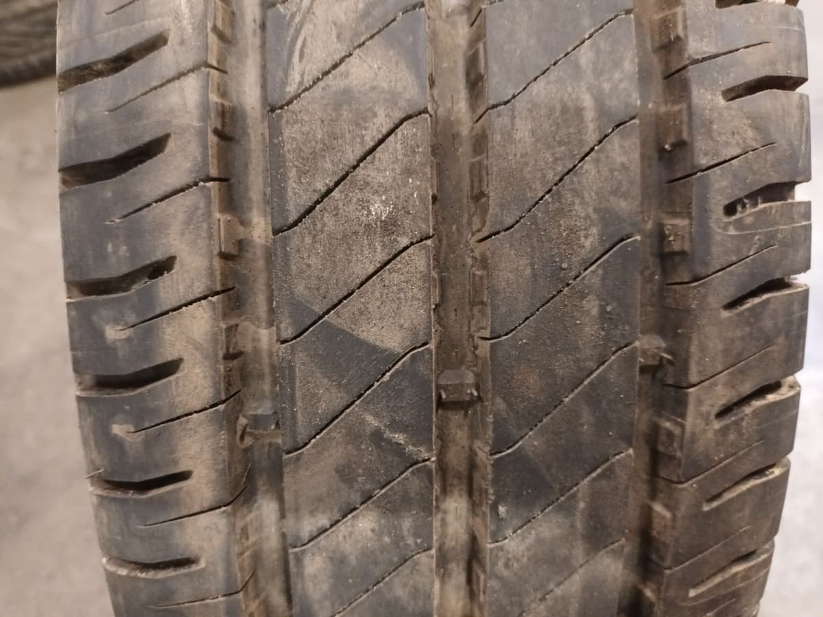Pneu — ISUZU — N — OE 205/70R15 — occasion garantie 2 ans