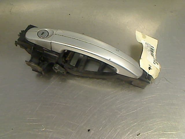 Poignee exterieure porte avant gauche — FORD — FOCUS — PHASE 1 — OE 1305822 — occasion garantie 2 ans