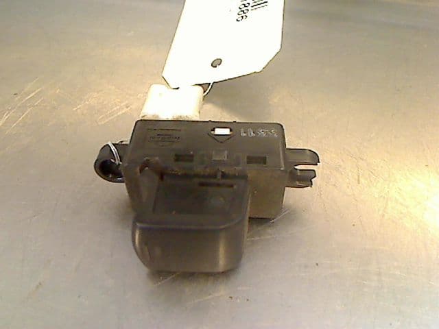 Commande leve-glace porte avant droit — NISSAN — MICRA III — PHASE 1 — OE 527108041618 — occasion garantie 2 ans