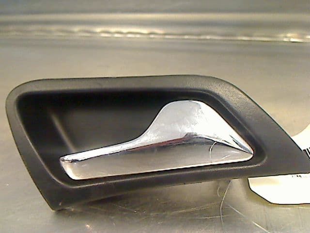 Poignee interieur porte avant droit — MERCEDES — CLASSE C — PHASE 2 — OE 20376014617E94 — occasion garantie 2 ans