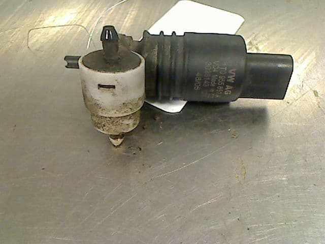 Pompe lave-glace avant — VOLKSWAGEN — PASSAT V — PHASE 1 — OE 813101000328 — occasion garantie 2 ans