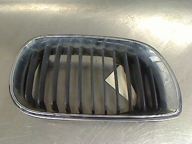 Grille calandre laterale avant droit — BMW — SERIE 3 IV (E46) — PHASE 2 TOURING — OE 51137042962 — occasion garantie 2 ans