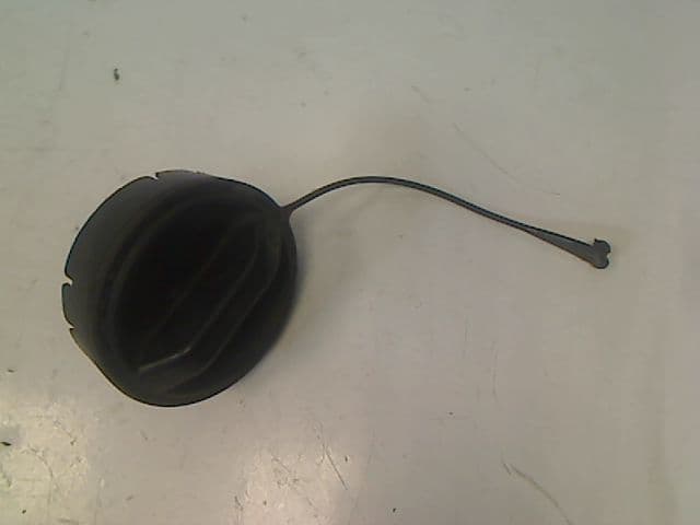 Bouchon reservoir a carburant — TOYOTA — YARIS — PHASE 2 — OE 7730028010 — occasion garantie 2 ans