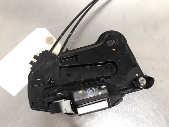 Serrure porte avant gauche — TOYOTA — AYGO — PHASE 1 — OE 690400H060 — occasion garantie 2 ans