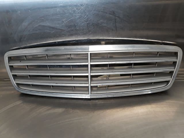 Calandre — MERCEDES — CLASSE C II — PHASE 2 — OE A20388002239744 — occasion garantie 2 ans