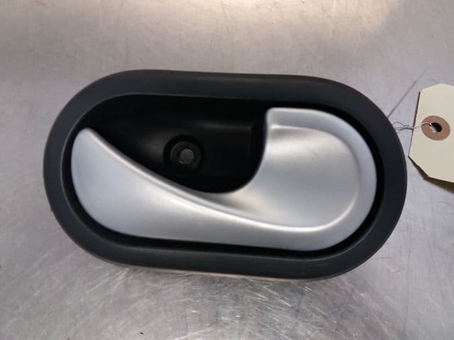 Poignee interieur porte avant droit — DACIA — DUSTER — PHASE 1 — OE 52712660724 — occasion garantie 2 ans
