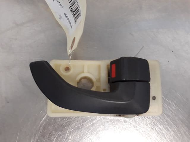Poignee interieur porte avant droit — HYUNDAI — TUCSON — PHASE 1 — OE 826202E000WK — occasion garantie 2 ans