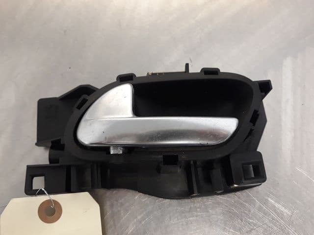 Poignee interieur porte arriere gauche — PEUGEOT — 2008 — PHASE 1 — OE 96555518VV — occasion garantie 2 ans