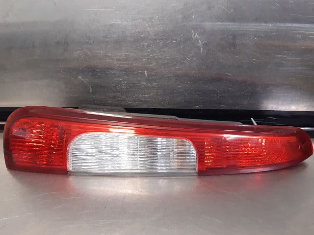 Feu arriere gauche — FORD — FOCUS C-MAX I — PHASE 1 — OE 1347455 — occasion garantie 2 ans