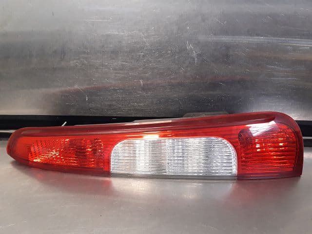 Feu arriere droit — FORD — FOCUS C-MAX I — PHASE 1 — OE 1347454 — occasion garantie 2 ans