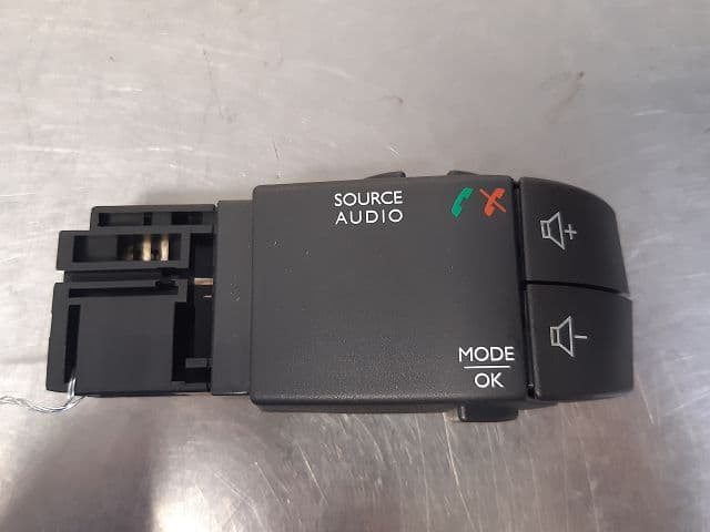 Commande autoradio — RENAULT — TWINGO III — PHASE 1 — OE 255522448R — occasion garantie 2 ans