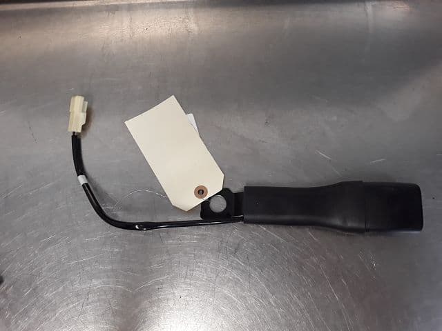 Ancrage ceinture avant droit — SUZUKI — SWIFT — PHASE 1 — OE 8491068L21000 — occasion garantie 2 ans