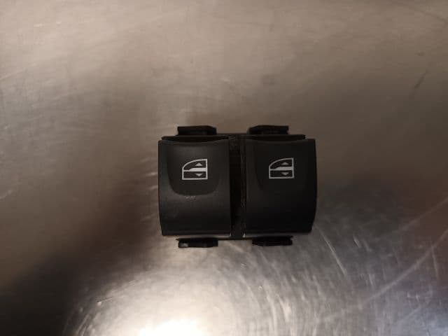 Commande leve-glace porte avant gauche — DACIA — DUSTER II — PHASE 1 — OE 254118044R — occasion garantie 2 ans