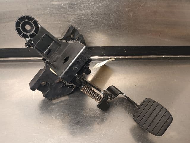 Pedale embrayage — RENAULT — TRAFIC III — PHASE 1 — OE 465038677R — occasion garantie 2 ans