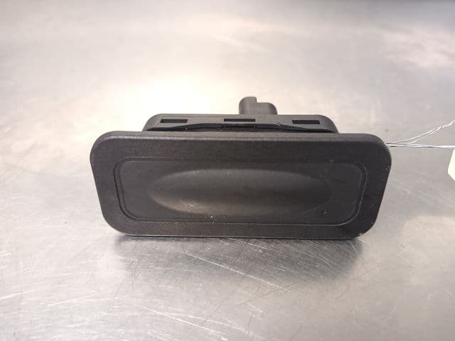 Poignee exterieur hayon — RENAULT — CAPTUR — PHASE 1 — OE 8200076256 — occasion garantie 2 ans