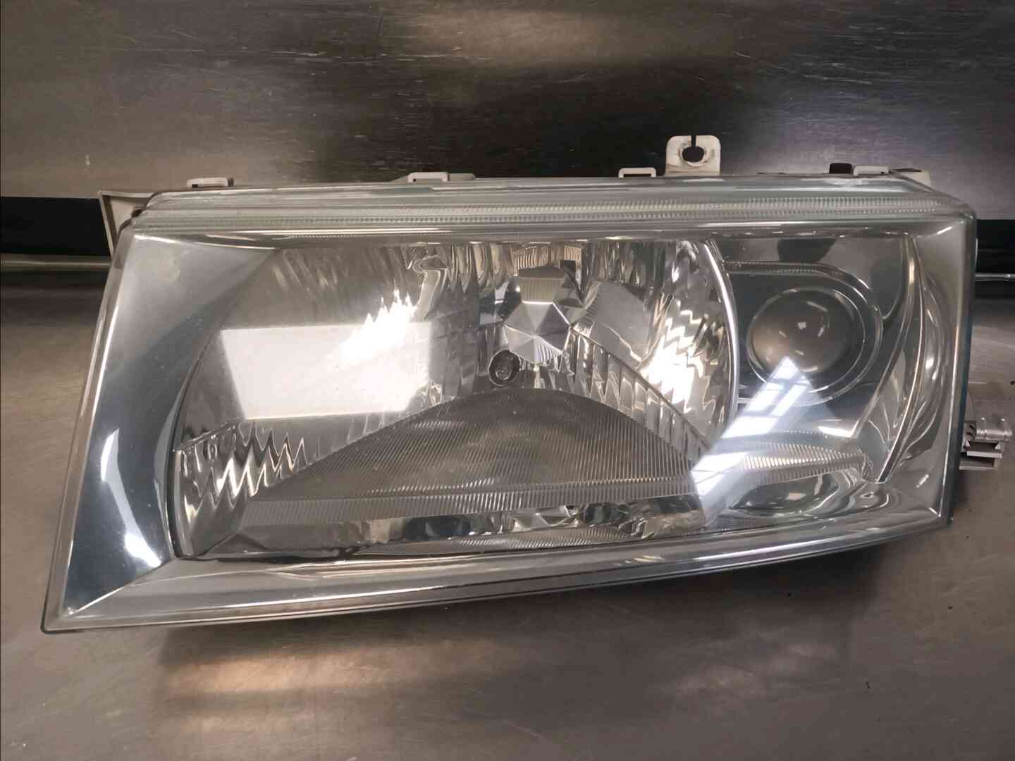 Phare gauche — SKODA — OCTAVIA — PHASE 2 — OE 1U1941017P — occasion garantie 2 ans