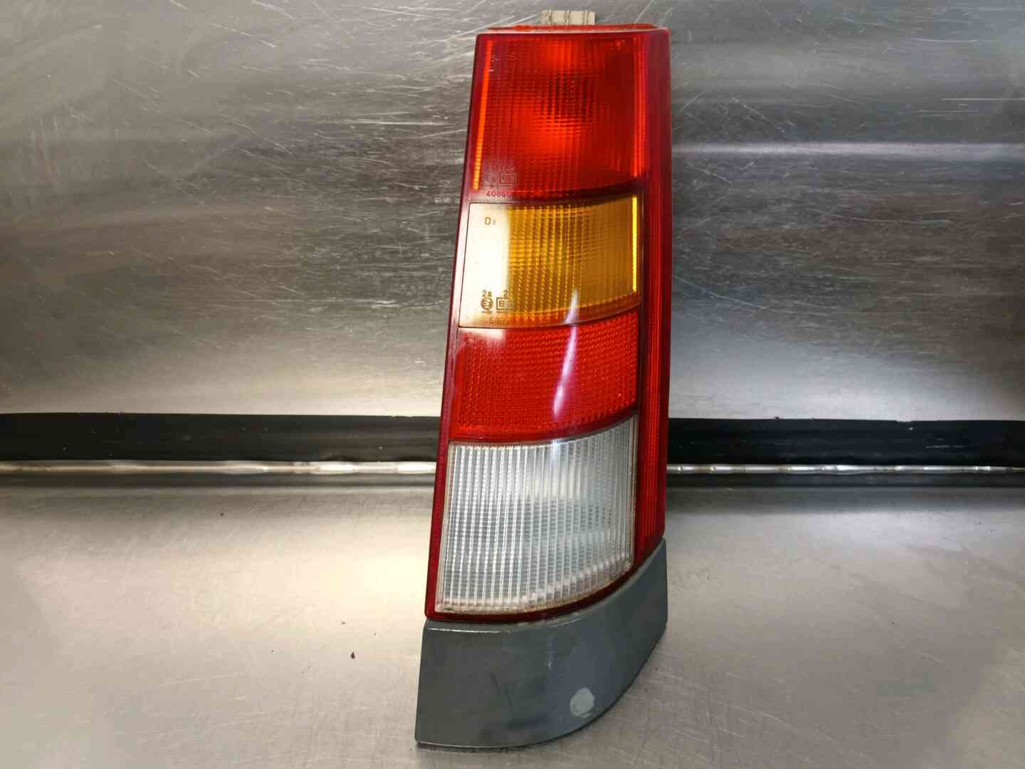Feu arriere droit — RENAULT — SUPER 5 — PHASE 1 — OE 7702163595 — occasion garantie 2 ans