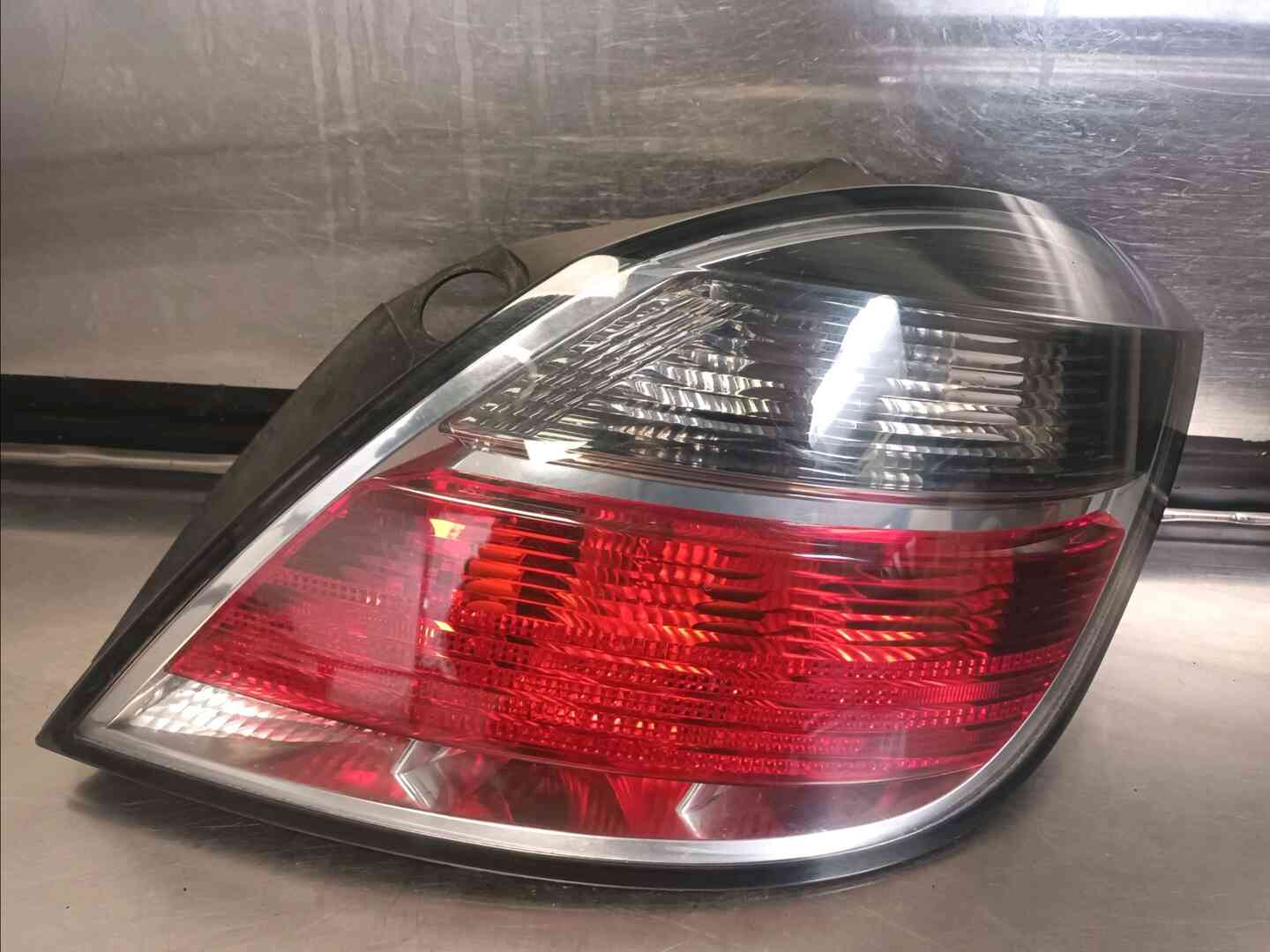 Feu arriere droit — OPEL — ASTRA — PHASE 2 — OE 13222325 — occasion garantie 2 ans