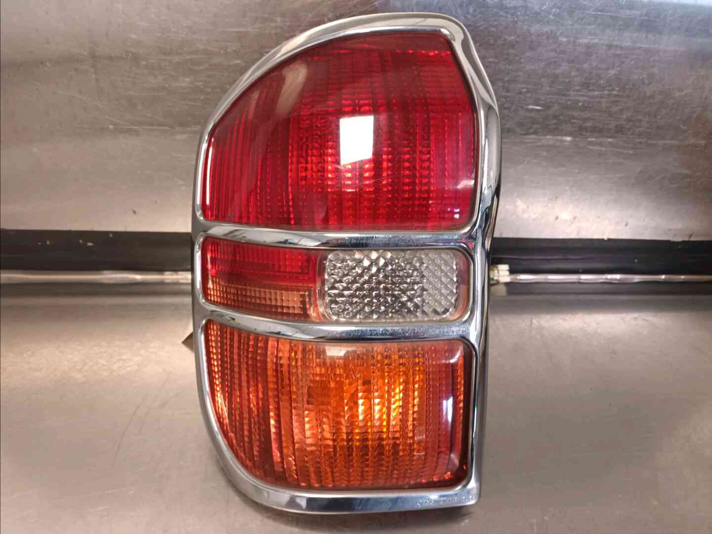 Feu arriere gauche — TOYOTA — RAV4 II — PHASE 1 — OE 8156142060 — occasion garantie 2 ans