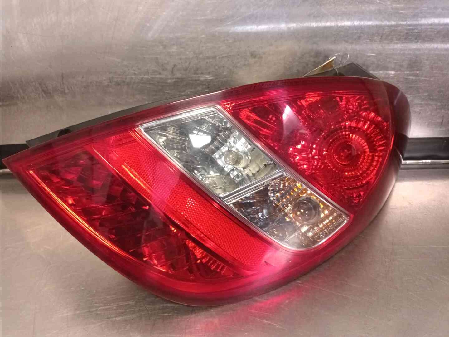 Feu arriere droit — HYUNDAI — I20 I — PHASE 1 — OE 924021J000 — occasion garantie 2 ans
