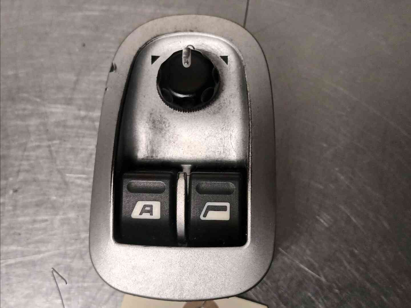 Commande leve-glace porte avant gauche — PEUGEOT — 206 + — PHASE 1 — OE 96316308XT — occasion garantie 2 ans