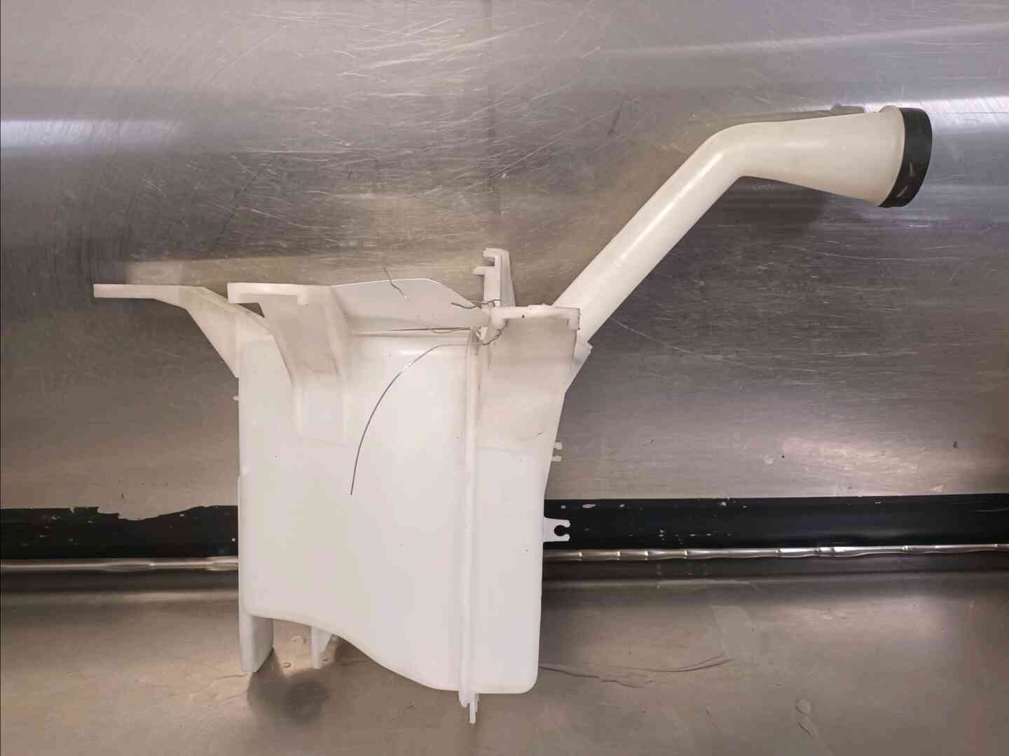 Reservoir lave-glace avant — CHEVROLET — SPARK — PHASE 1 — OE 95961341 — occasion garantie 2 ans