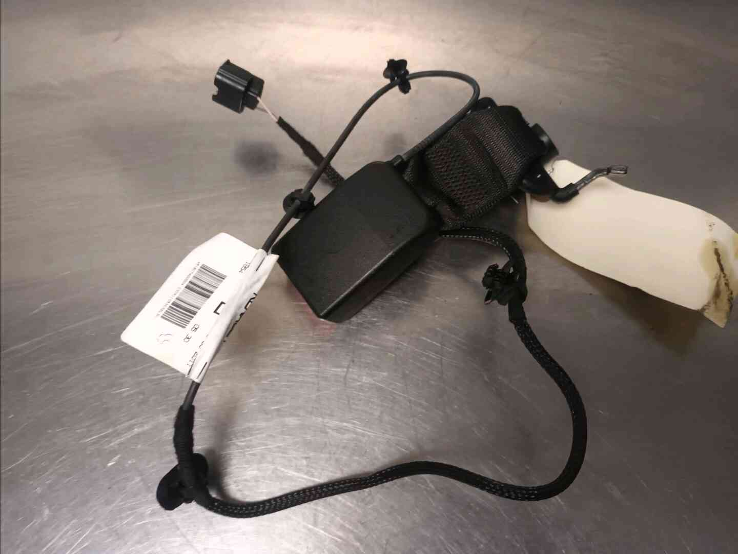 Ancrage ceinture arriere gauche — RENAULT — SCENIC — PHASE 1 — OE 888221952R — occasion garantie 2 ans