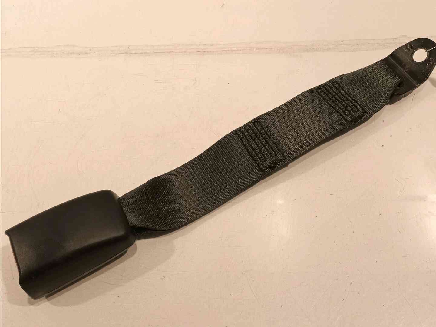 Ancrage ceinture arriere gauche — KIA — CARENS — PHASE 1 — OE 898301D020WK — occasion garantie 2 ans