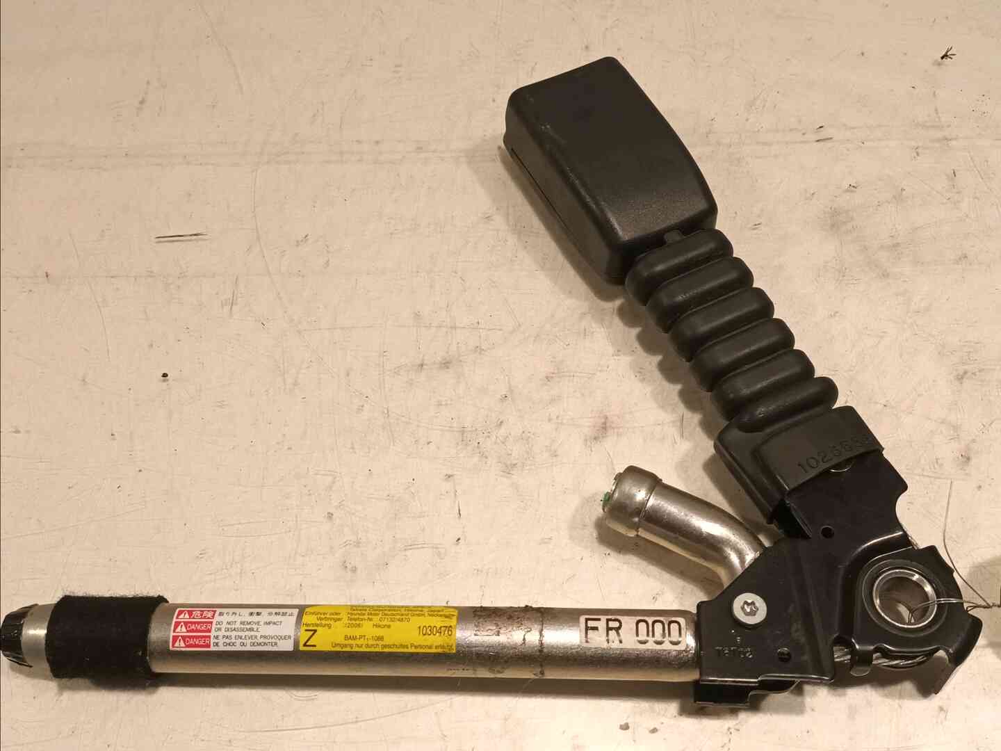 Ancrage ceinture avant droit — HYUNDAI — TUCSON — PHASE 1 — OE 888402E000WK — occasion garantie 2 ans