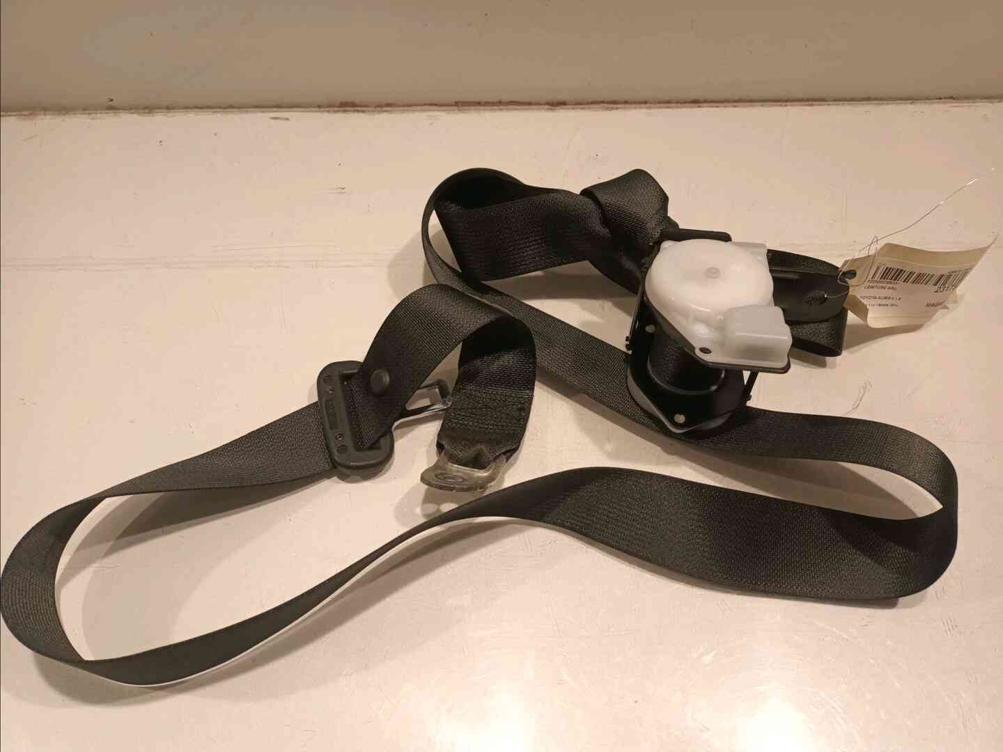 Ceinture arriere gauche — TOYOTA — AURIS — PHASE 1 — OE 7336002720C0 — occasion garantie 2 ans