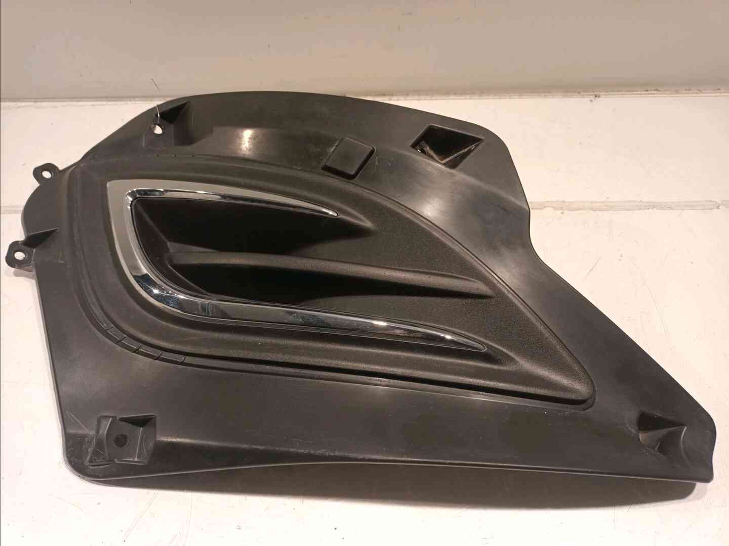 Enjoliveur droit pare-choc avant — HYUNDAI — I20 — PHASE 2 — OE 865241J500 — occasion garantie 2 ans