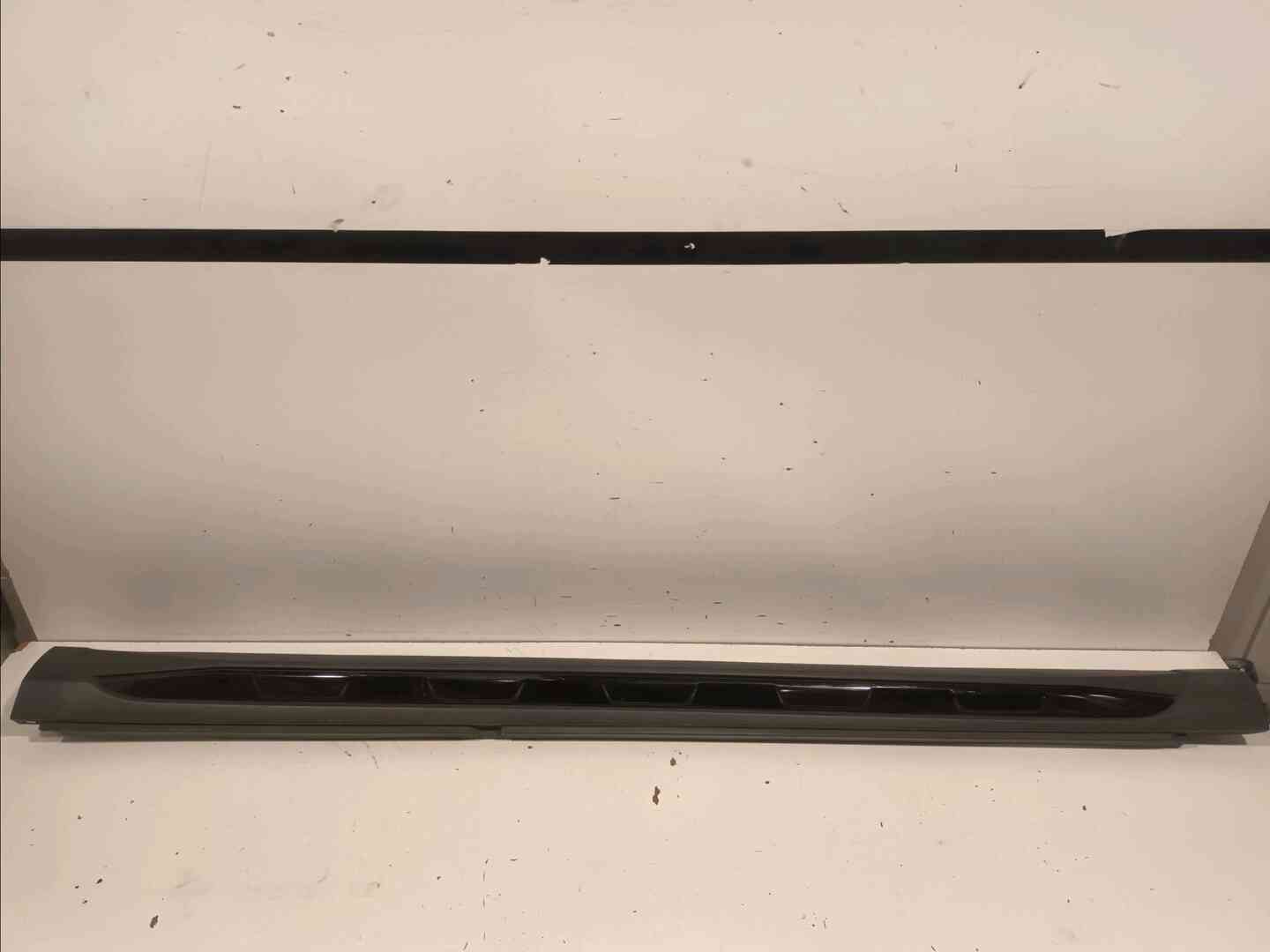 Elargisseur bas de caisse gauche — MERCEDES — CLASSE GLA — PHASE 1 — OE A1566980754 — occasion garantie 2 ans