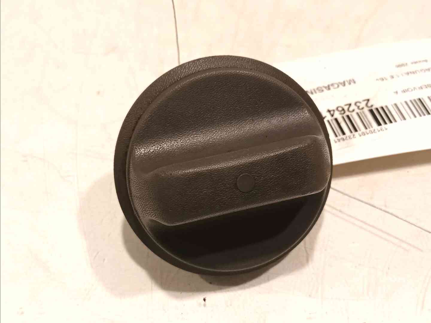 Bouchon reservoir a carburant — RENAULT — LAGUNA — PHASE 2 — OE 7701471585 — occasion garantie 2 ans