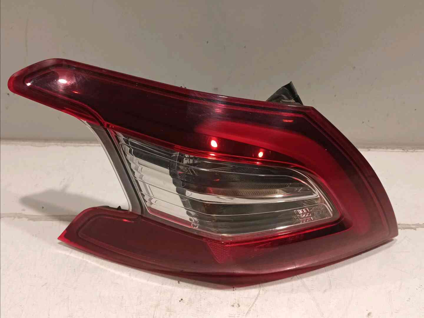 Feu arriere gauche — PEUGEOT — 308 — PHASE 1 — OE 9677817680 — occasion garantie 2 ans