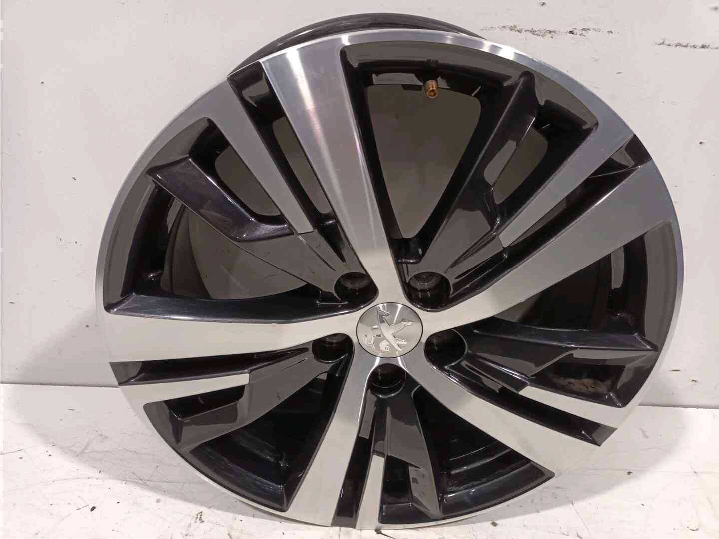 Jante aluminium — PEUGEOT — 5008 — PHASE 1 — OE 98096873ZR — occasion garantie 2 ans