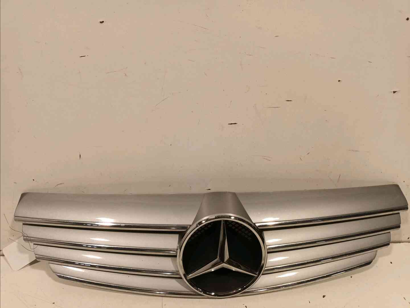 Calandre — MERCEDES — CLK — PHASE 1 — OE 20988001239040 — occasion garantie 2 ans