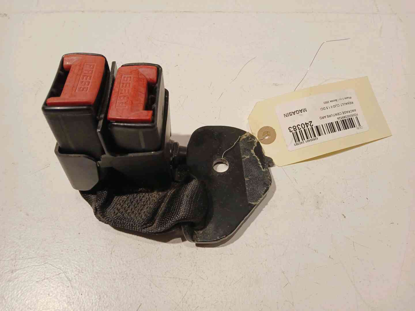 Ancrage ceinture arriere droit — RENAULT — CLIO — PHASE 2 — OE 8200684050 — occasion garantie 2 ans