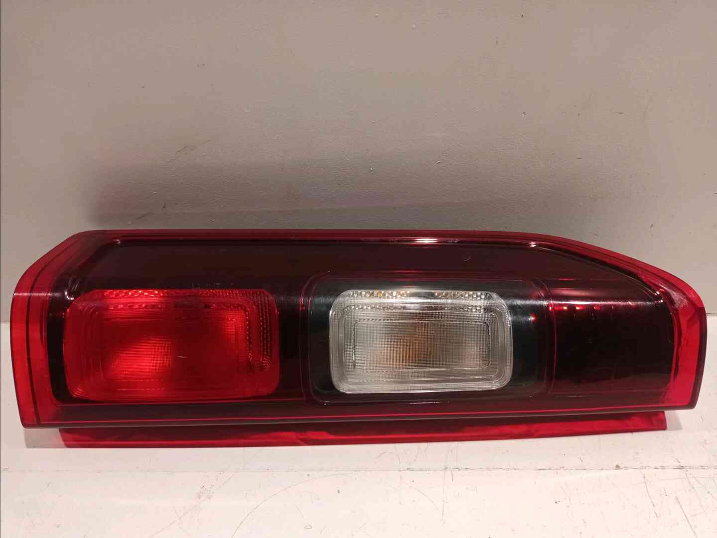 Feu arriere gauche — RENAULT — TRAFIC — PHASE 2 — OE 265556737R — occasion garantie 2 ans