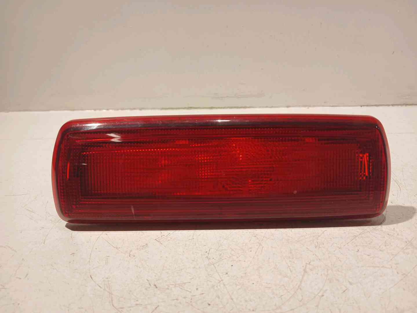 3eme feu stop supplementaire — RENAULT — TRAFIC — PHASE 1 — OE 265904849R — occasion garantie 2 ans