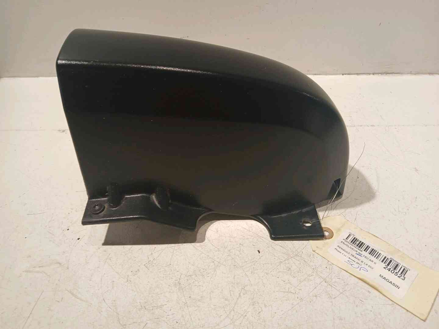 Enjoliveur inferieur feu arriere gauche — RENAULT — TRAFIC — PHASE 1 — OE 903903759R — occasion garantie 2 ans