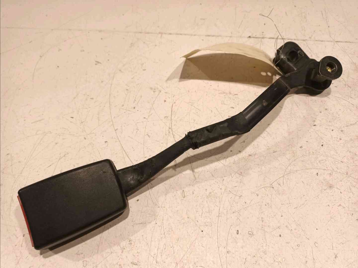 Ancrage ceinture avant gauche — AUDI — A3 I — PHASE 1 — OE 8L0858675H01C — occasion garantie 2 ans