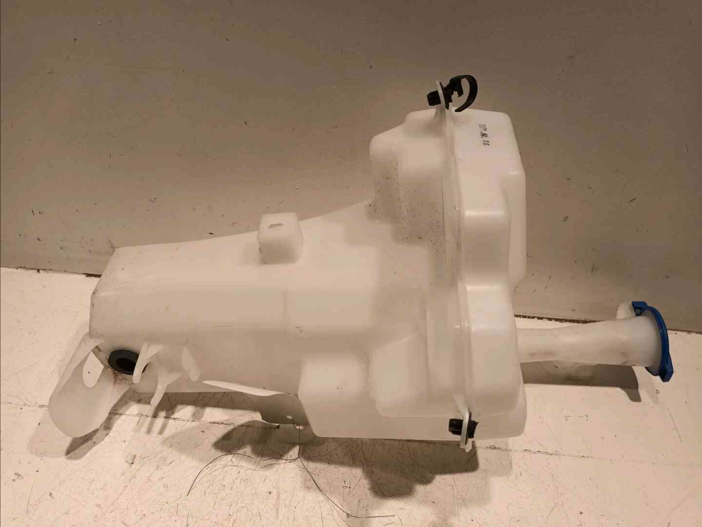 Reservoir lave-glace avant — KIA — RIO — OE 98620H8500 — occasion garantie 2 ans