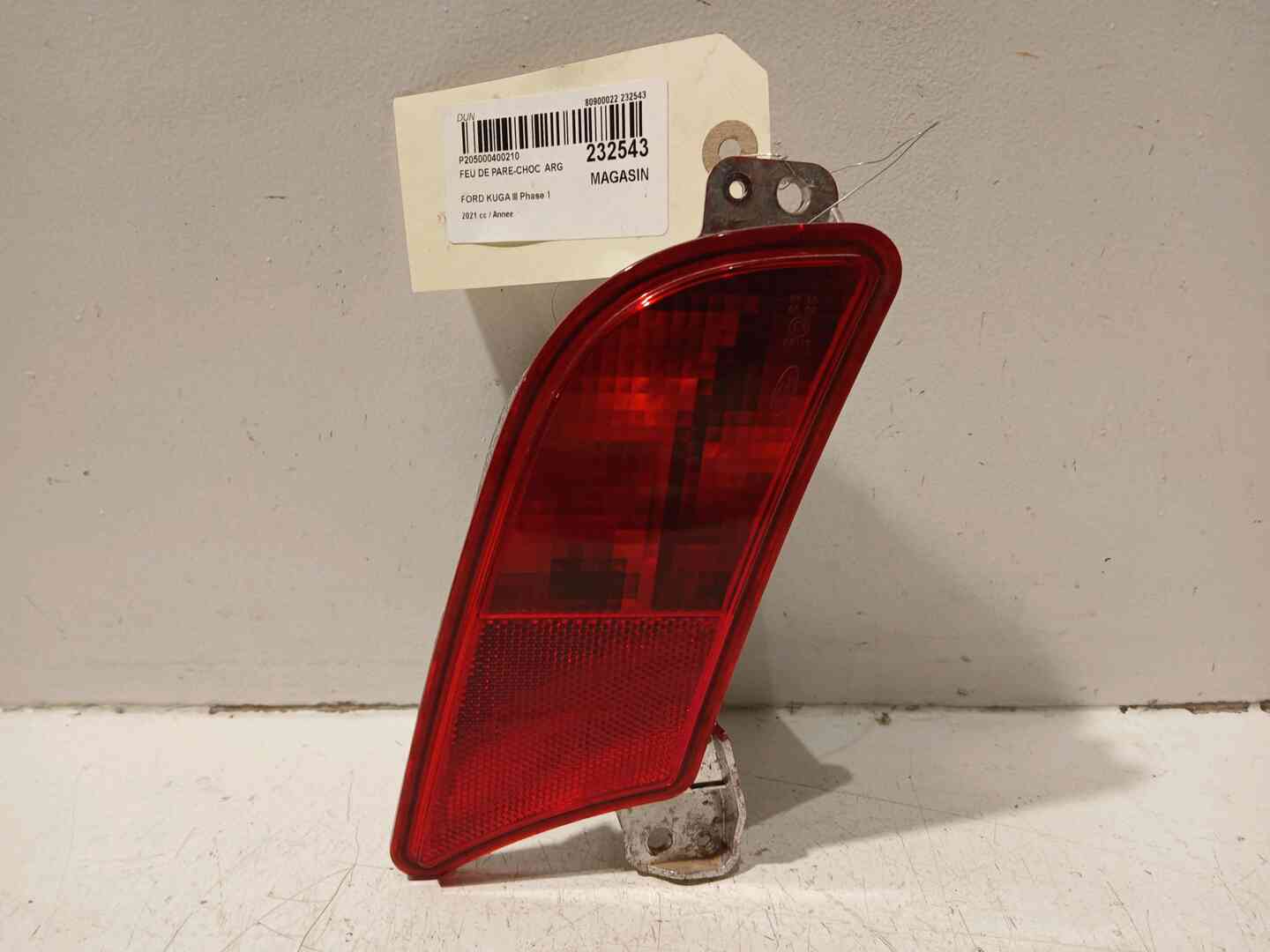 Feu de pare-choc arriere gauche — FORD — KUGA III — PHASE 1 — OE 2460724 — occasion garantie 2 ans