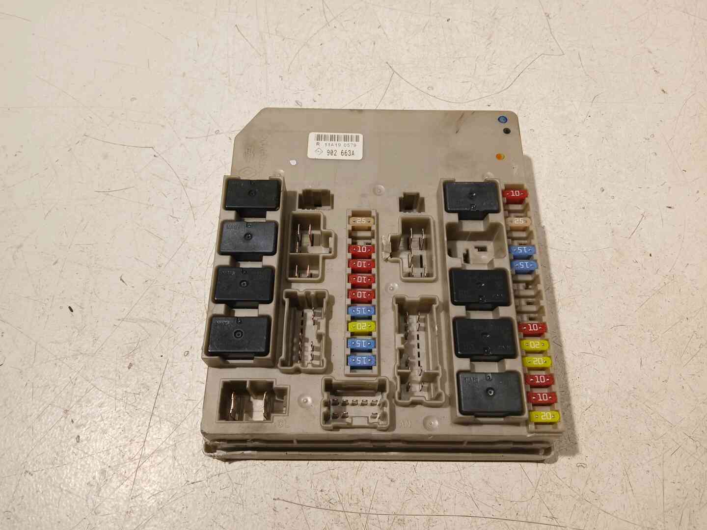 Platine fusible avant — RENAULT — CLIO III — PHASE 2 — OE 8200674661 — occasion garantie 2 ans