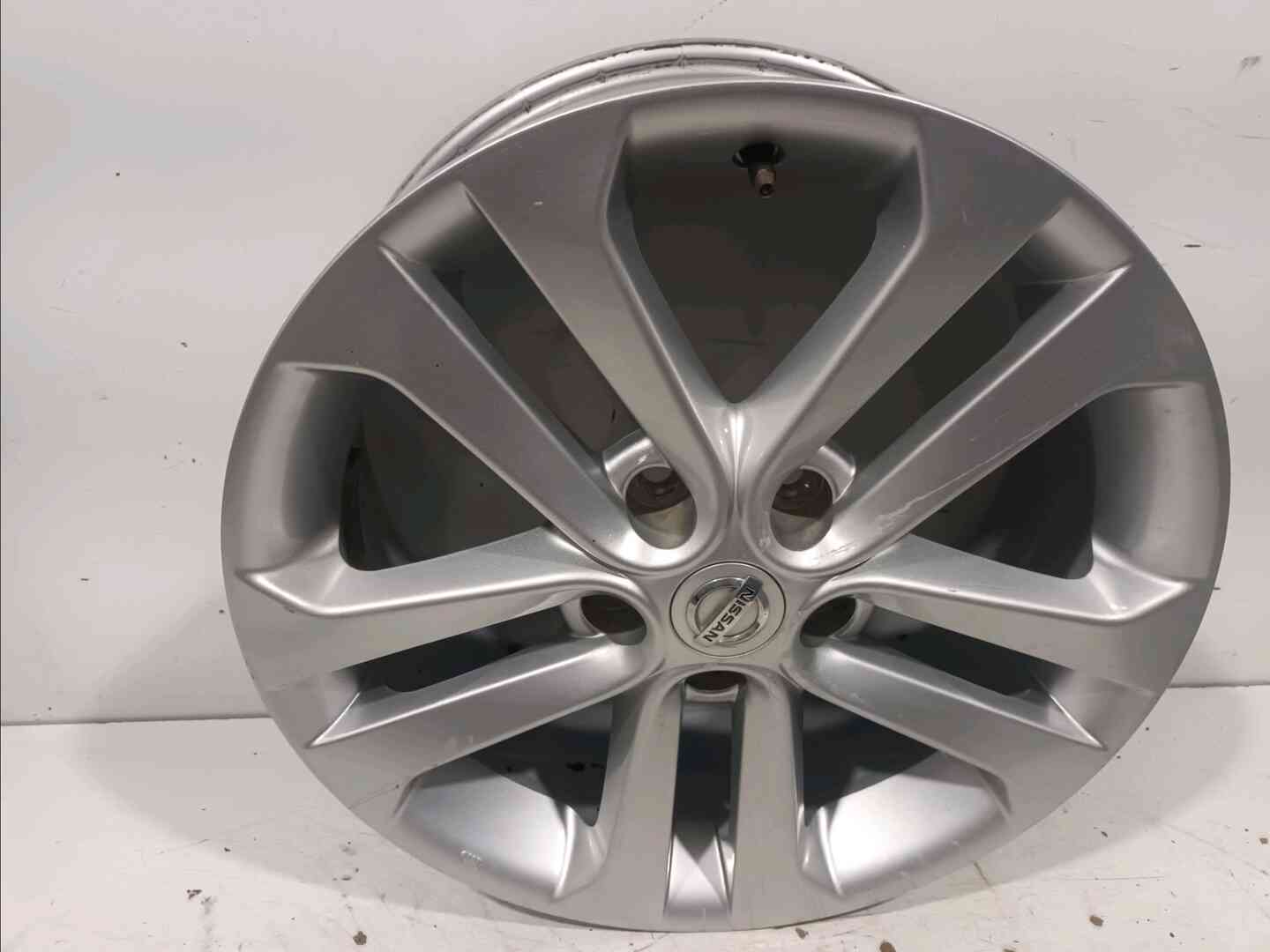 Jante aluminium — NISSAN — JUKE — PHASE 1 — OE D03001KK2A — occasion garantie 2 ans