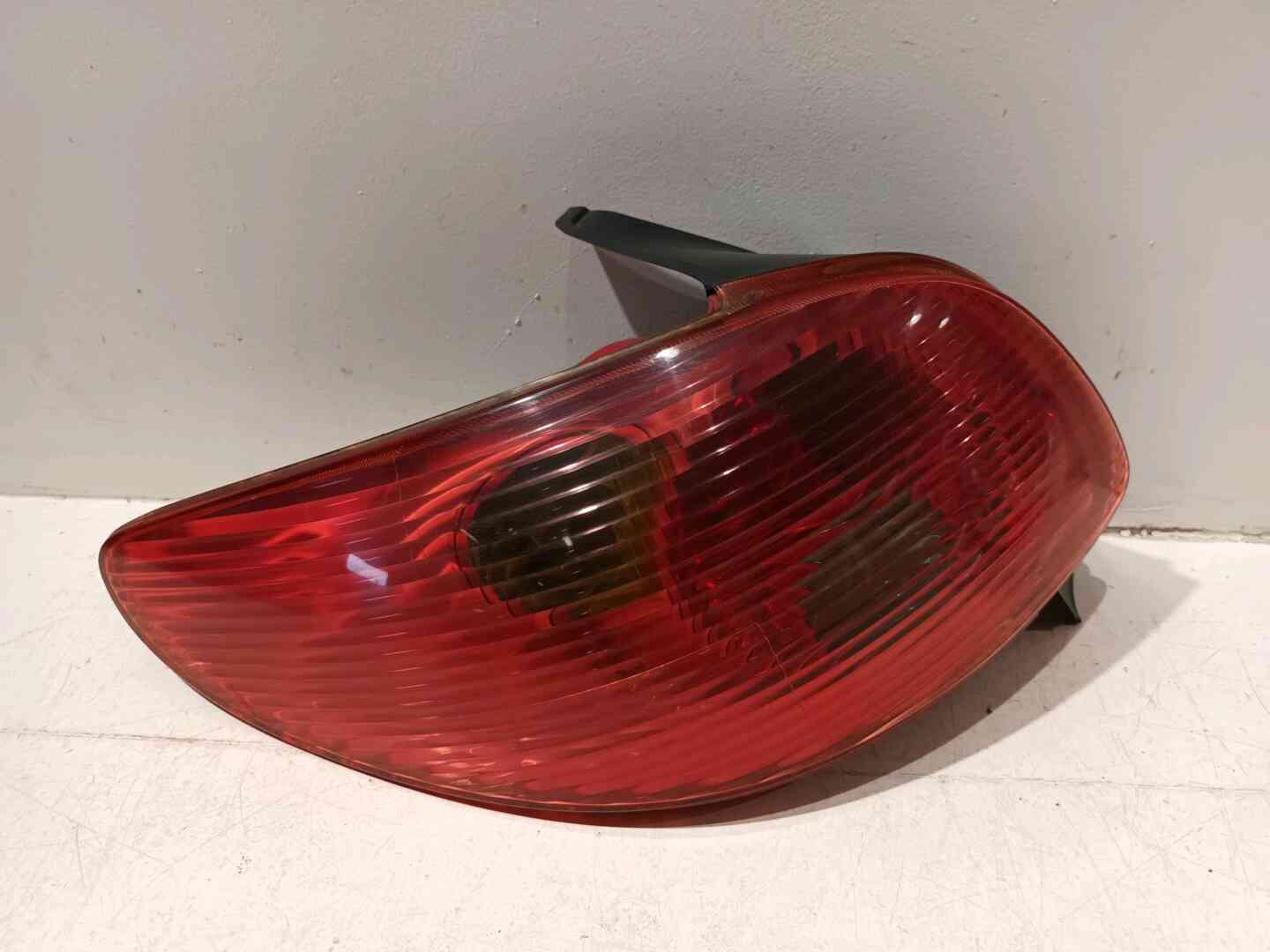 Feu arriere gauche — PEUGEOT — 206 — PHASE 2 — OE 6350S0 — occasion garantie 2 ans