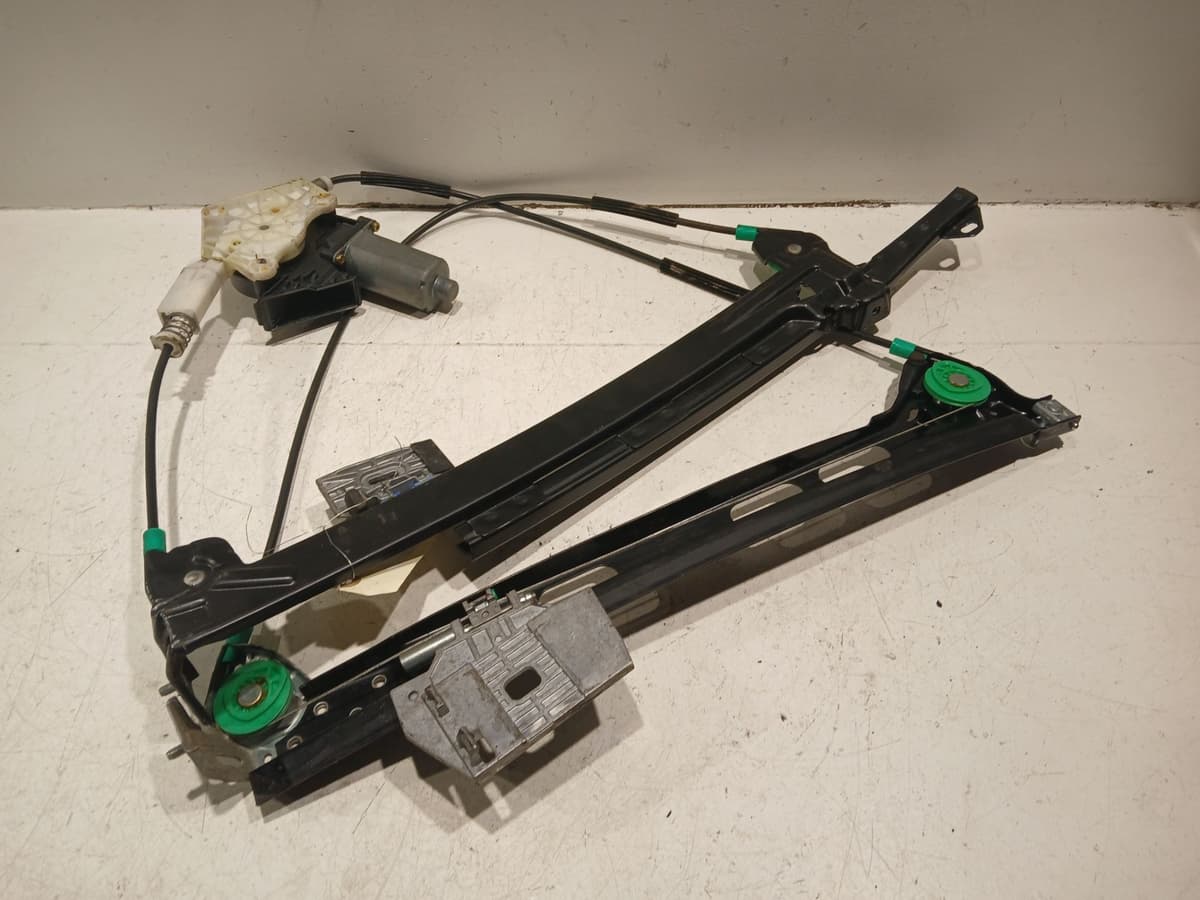 Mecanisme + moteur de leve-glace avant gauche — AUDI — A4 — PHASE 1 — OE 8H0837461A — occasion garantie 2 ans