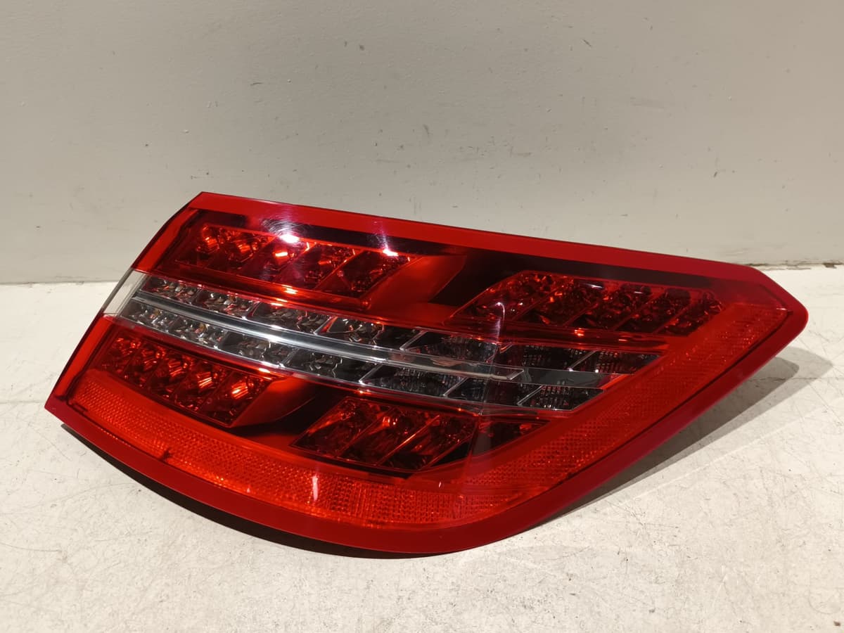 Feu arriere droit — MERCEDES — CLASSE E — OE A2079060258 — occasion garantie 2 ans