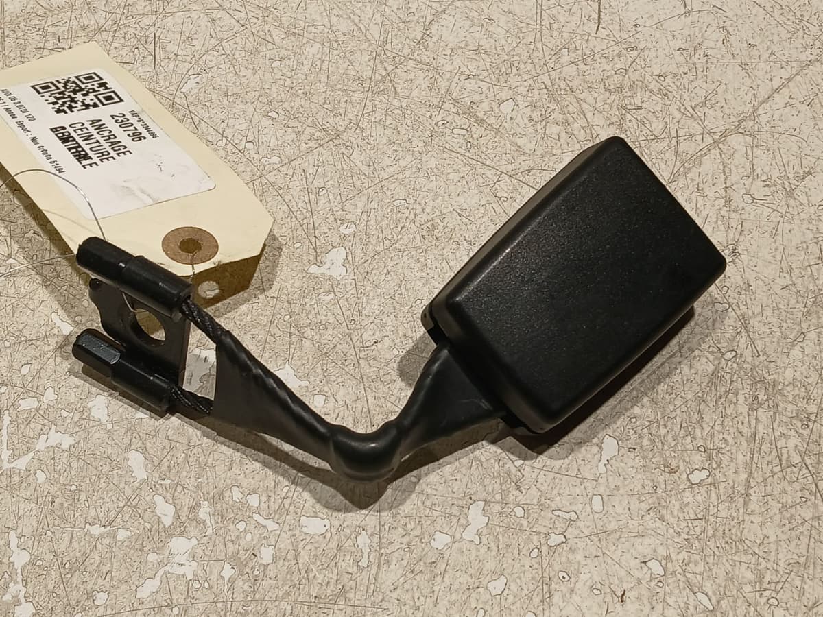 Ancrage ceinture arriere centrale — AUDI — Q5 I — OE 8R0857754E01C — occasion garantie 2 ans