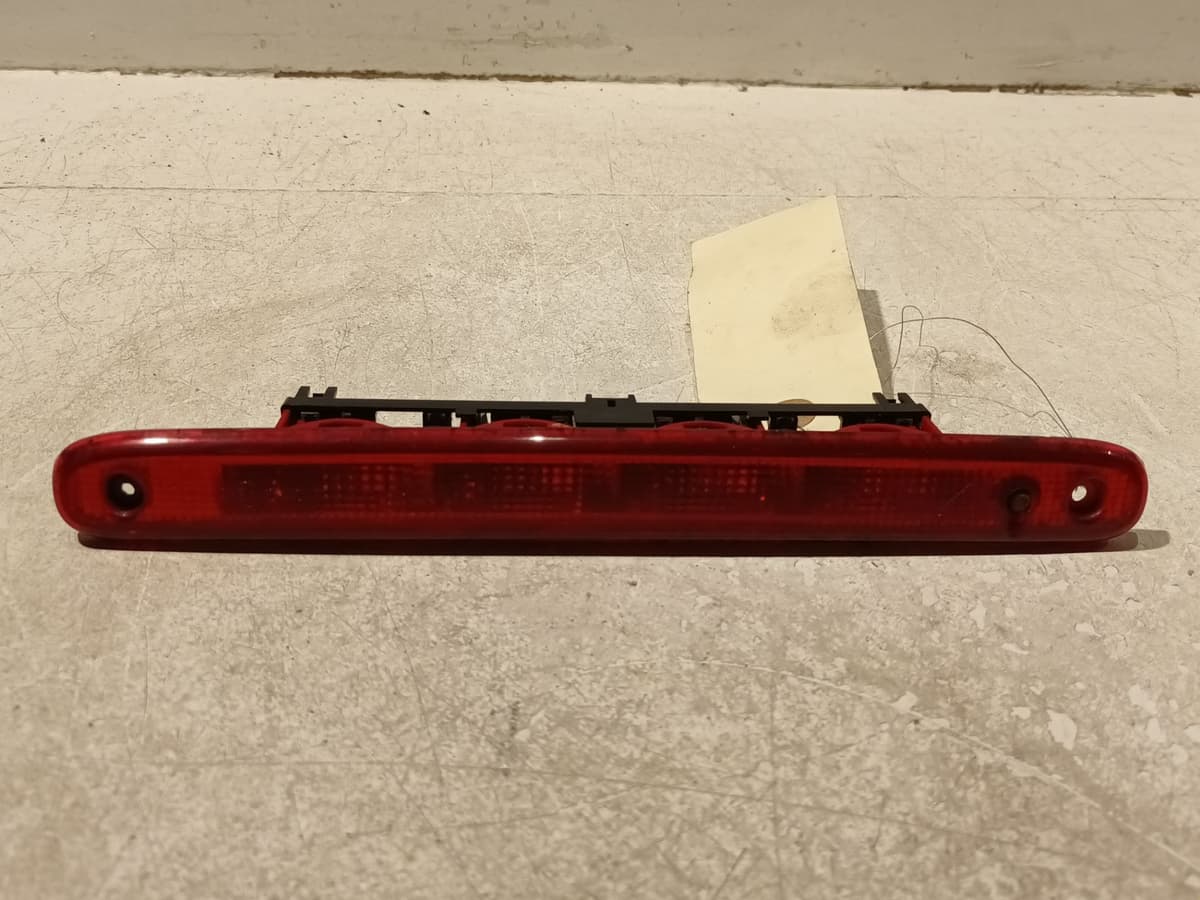 3eme feu stop supplementaire — CITROEN — C1 — PHASE 1 — OE 1606372780 — occasion garantie 2 ans